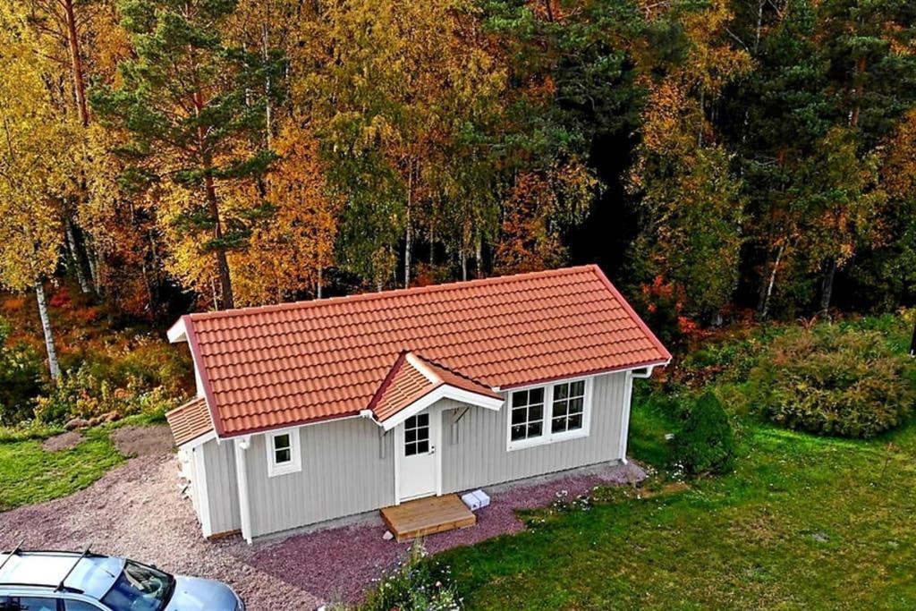 Nybyggd Stuga Intill Skogsbrynet - New Built Cottage Next To The Cowberry Forest Mora Bagian luar foto