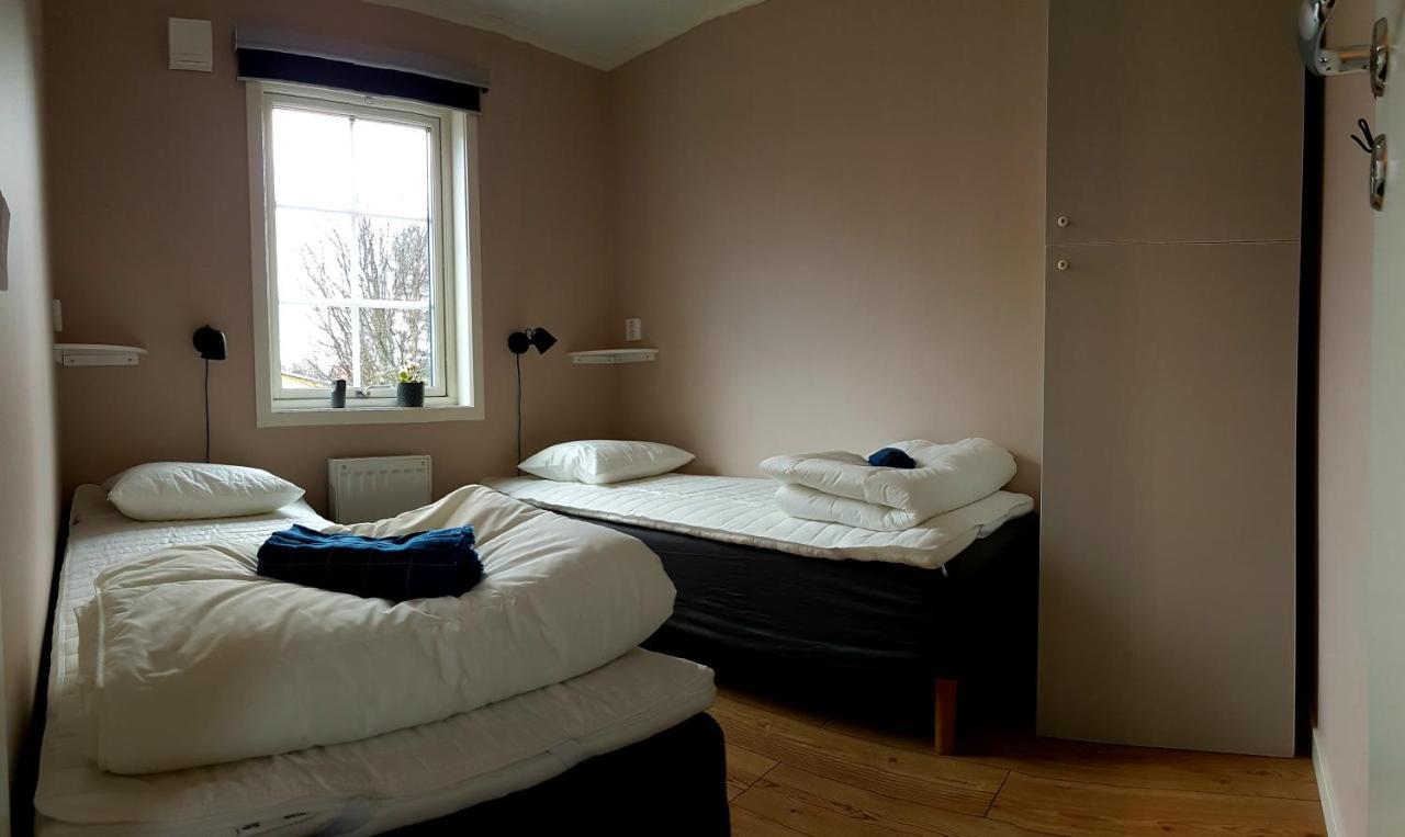 Nybyggd Stuga Intill Skogsbrynet - New Built Cottage Next To The Cowberry Forest Mora Bagian luar foto